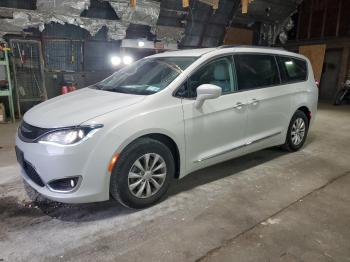  Salvage Chrysler Pacifica