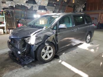  Salvage Toyota Sienna