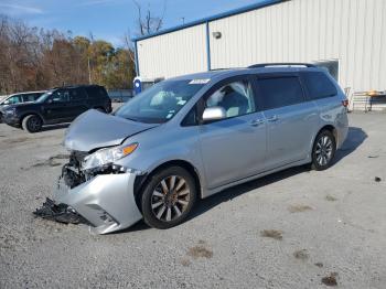  Salvage Toyota Sienna