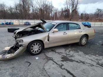  Salvage Lincoln Towncar