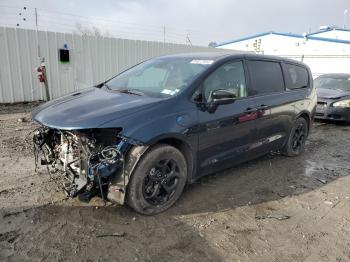  Salvage Chrysler Pacifica