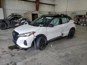  Salvage Nissan Kicks