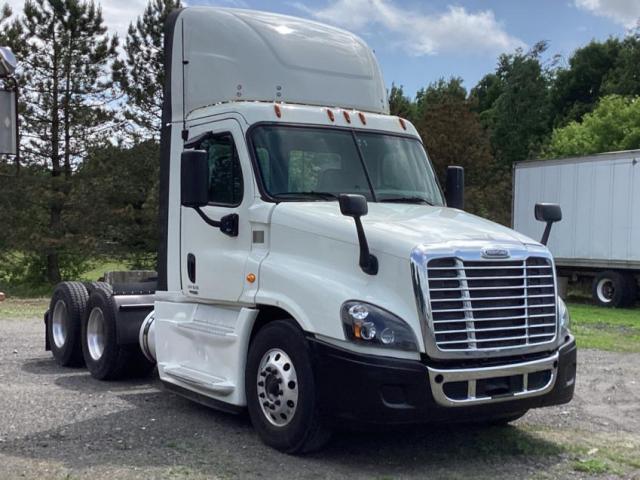  Salvage Freightliner Cascadia 1