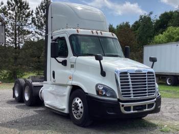  Salvage Freightliner Cascadia 1