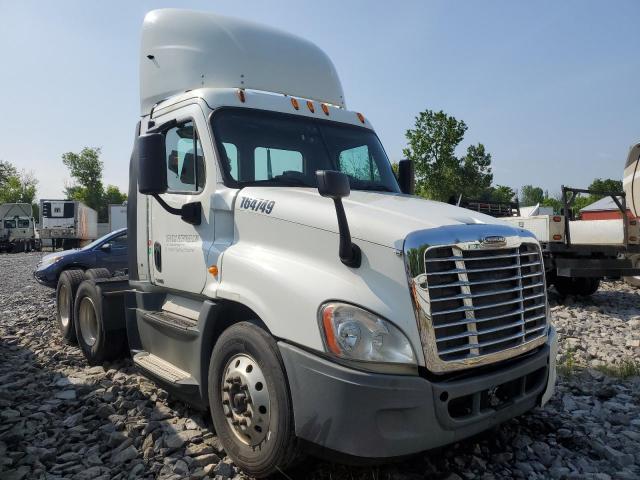  Salvage Freightliner Cascadia 1