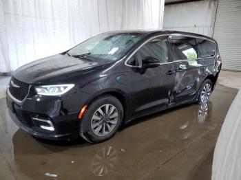  Salvage Chrysler Pacifica