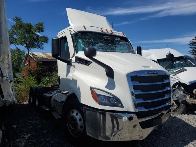  Salvage Freightliner Cascadia 1