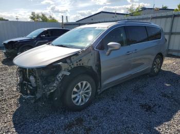  Salvage Chrysler Pacifica