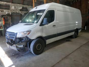  Salvage Mercedes-Benz Sprinter