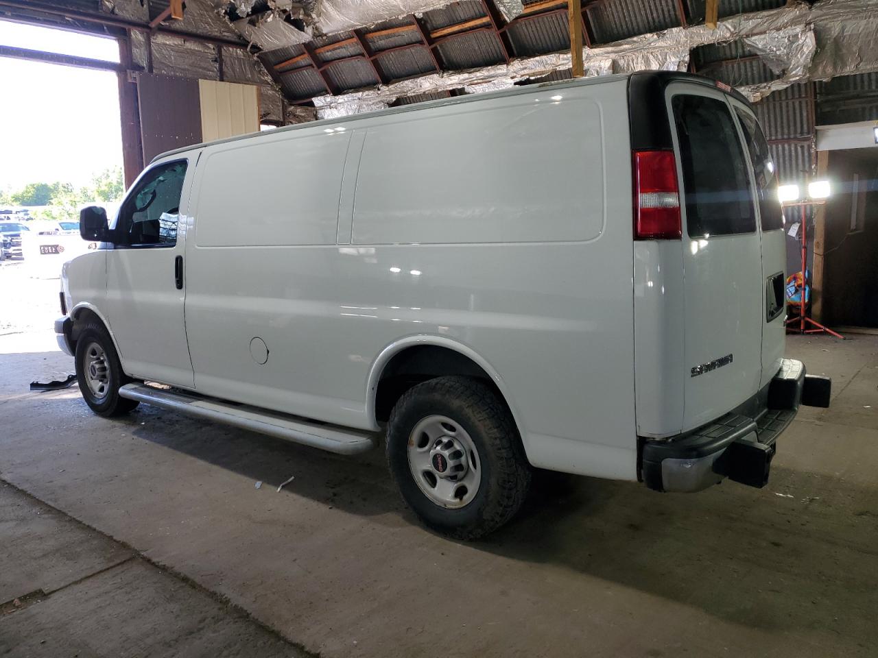 GMC Savana G2500 Image 5