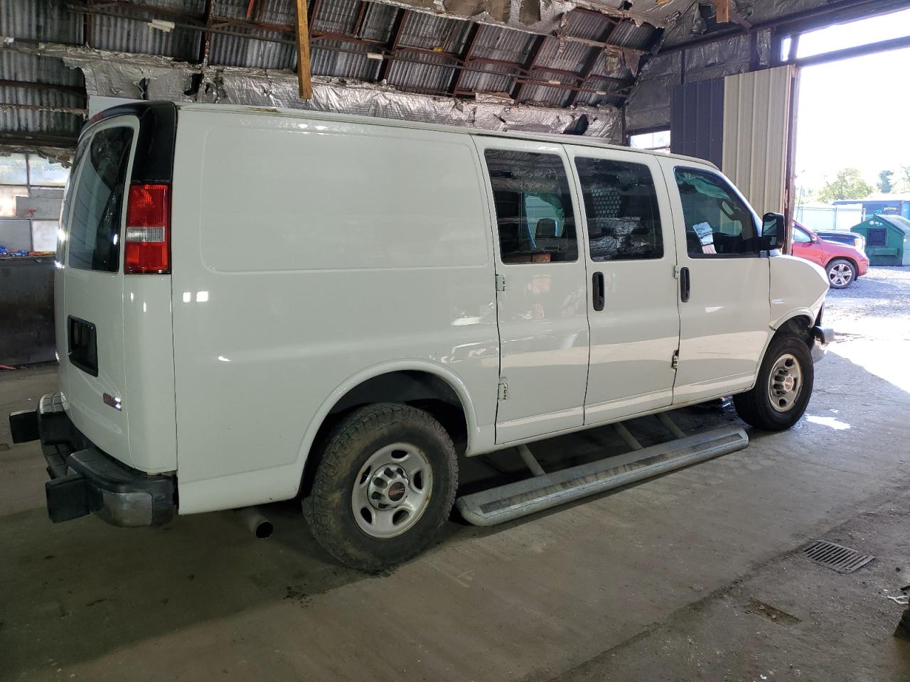 GMC Savana G2500 Image 11