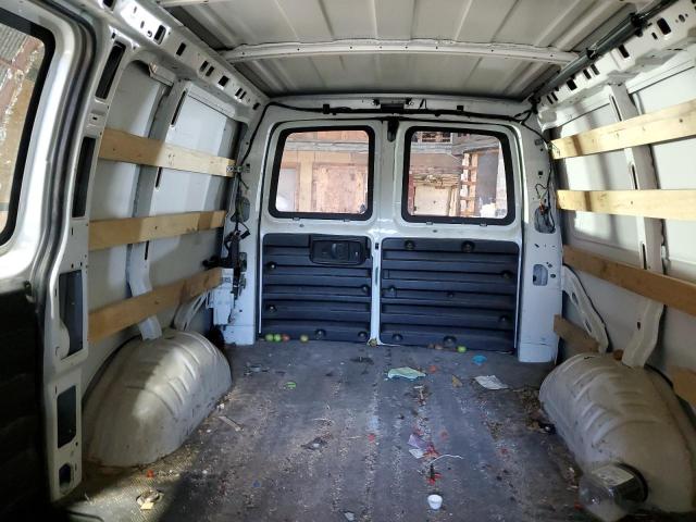 GMC Savana G2500 Image 6