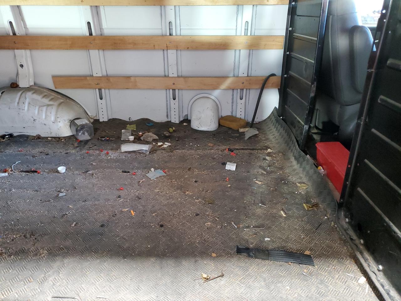 GMC Savana G2500 Image 8