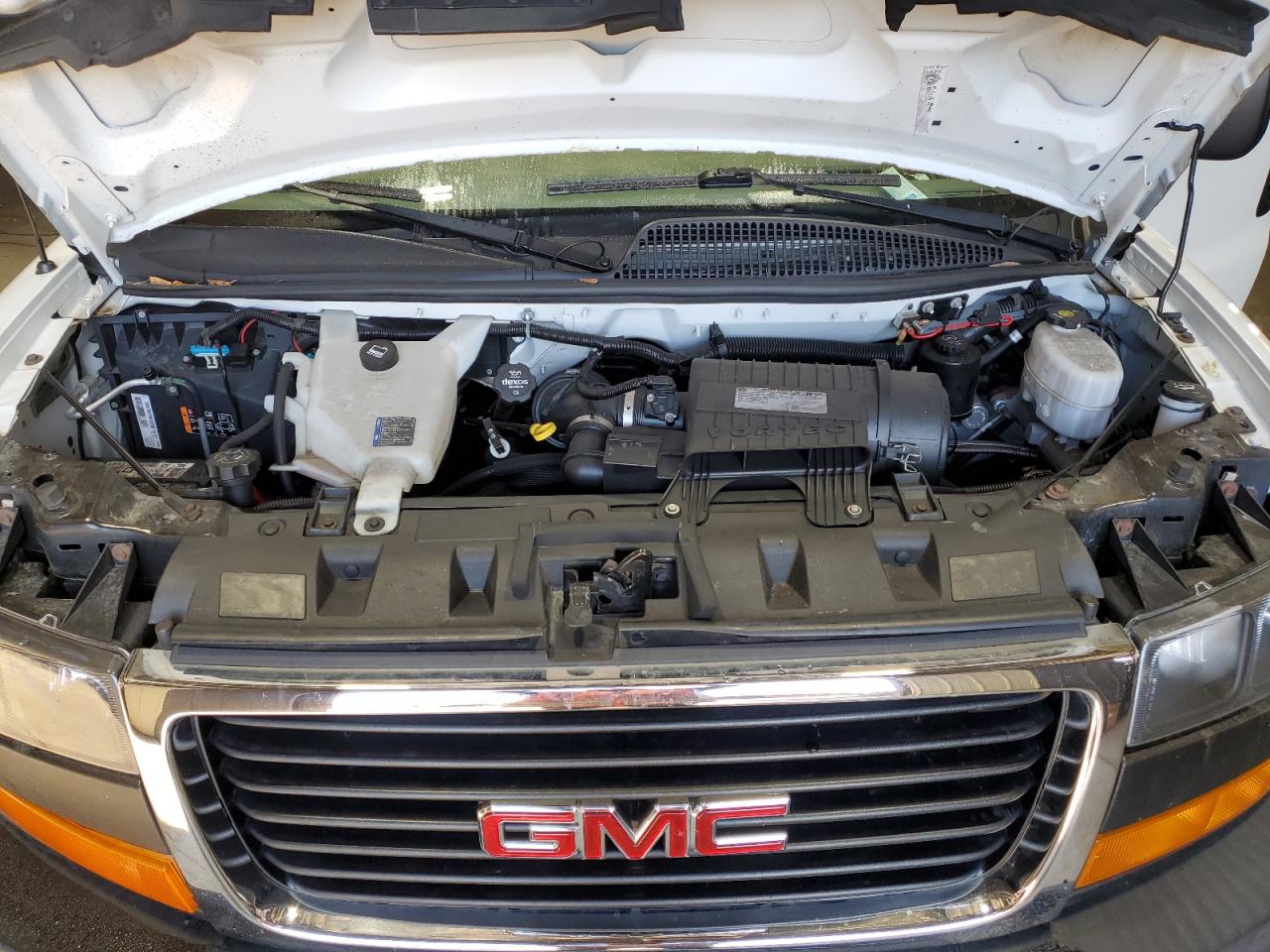 GMC Savana G2500 Image 9