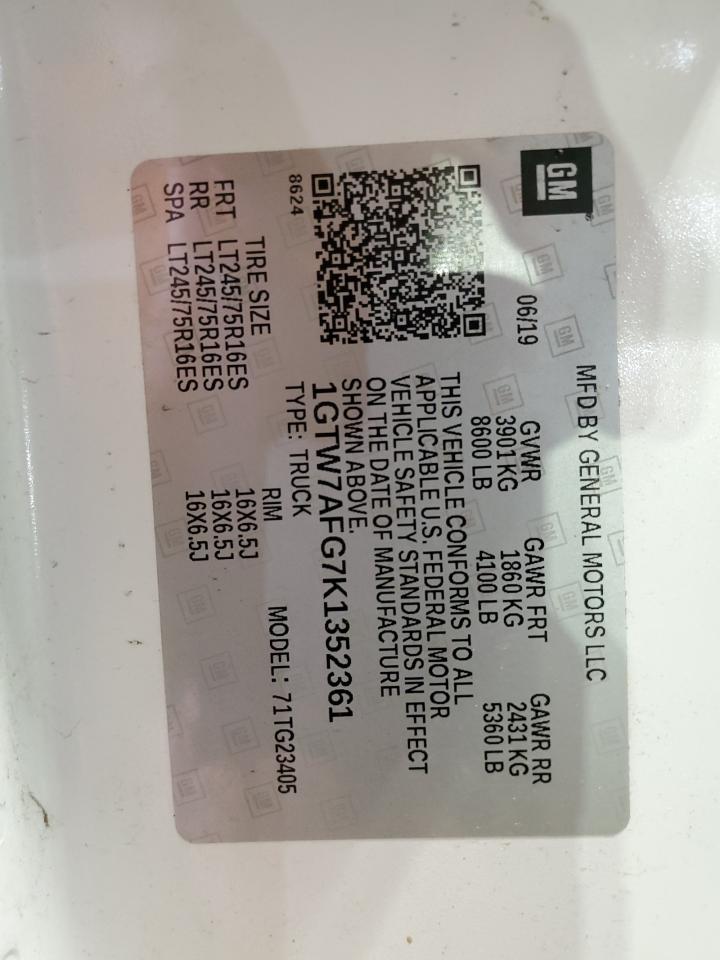 GMC Savana G2500 Image 13