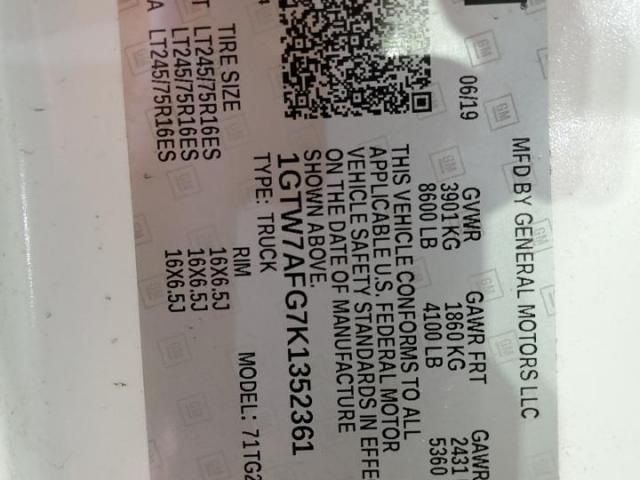 GMC Savana G2500 Image 13