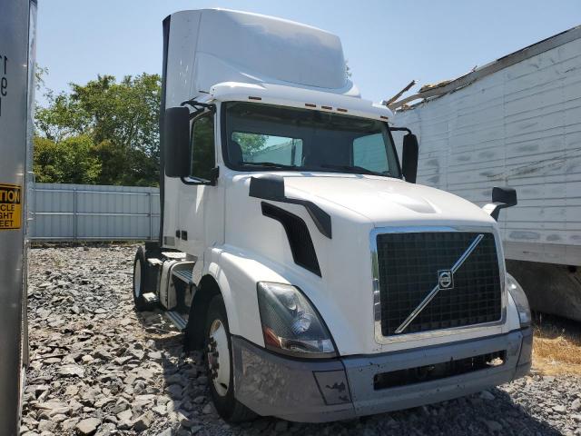  Salvage Volvo Vnl