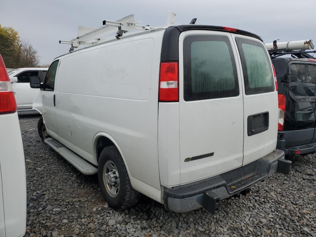 Chevrolet Express Image 4