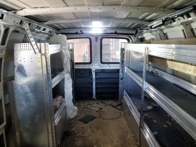 Chevrolet Express Image 12