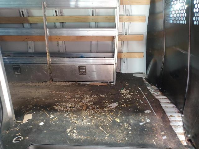 Chevrolet Express Image 3