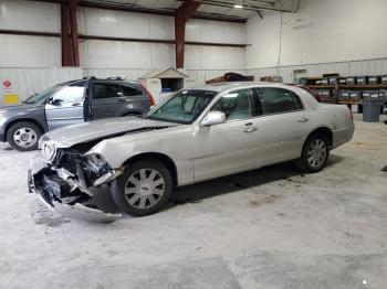  Salvage Lincoln Towncar