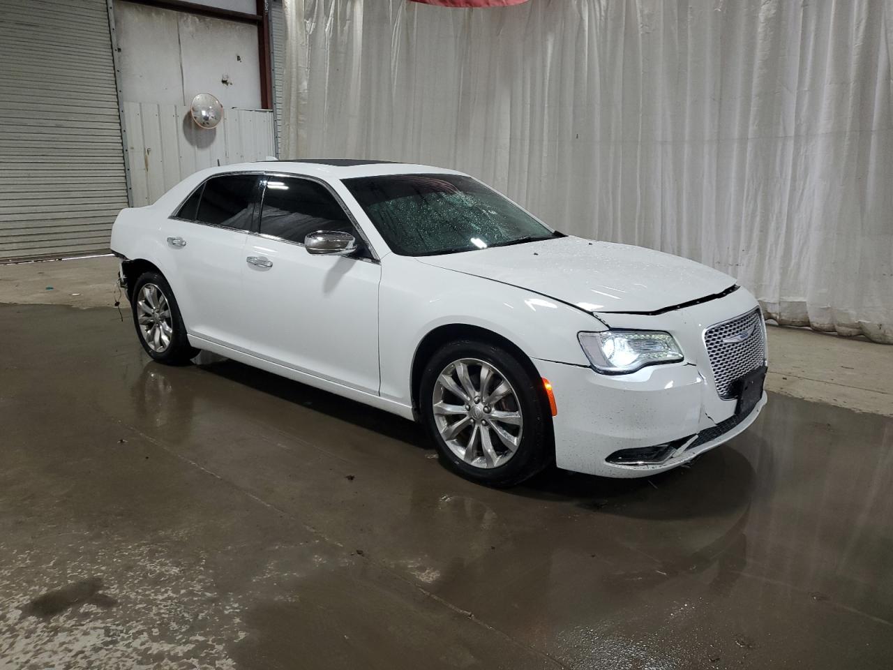 Chrysler 300 Limited Image 11