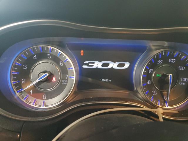 Chrysler 300 Limited Image 8