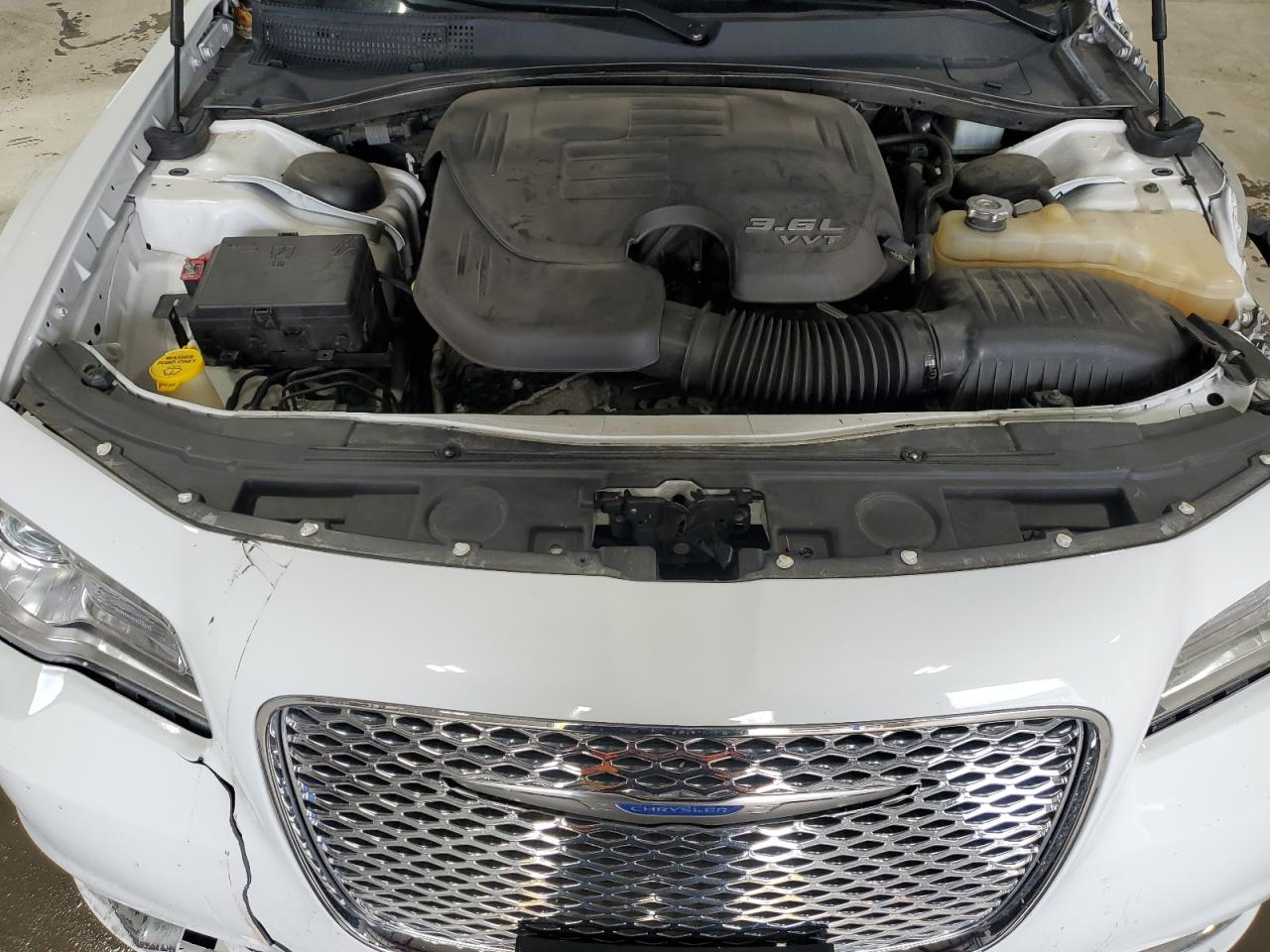 Chrysler 300 Limited Image 5