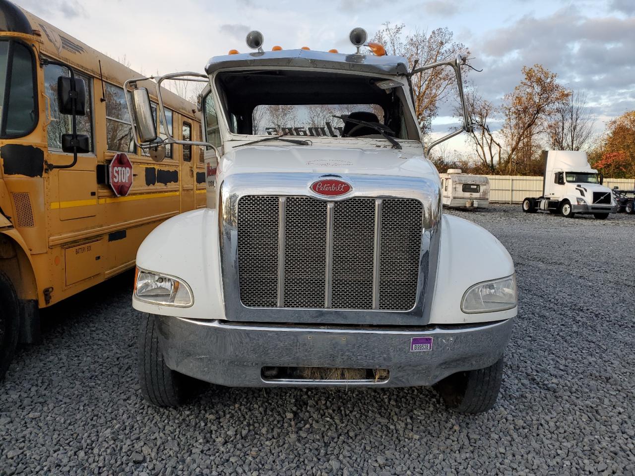 Peterbilt Tractor 337 Image 9