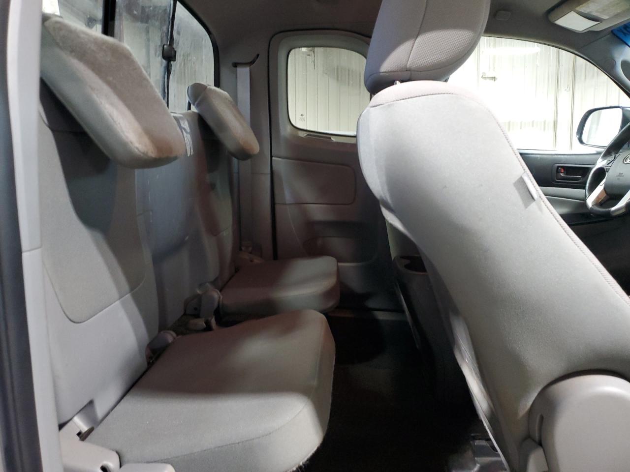 Toyota Tacoma Access Cab Image 11
