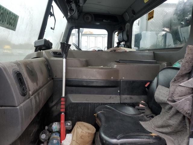 Peterbilt 320 Image 10