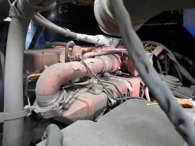 Peterbilt 320 Image 3