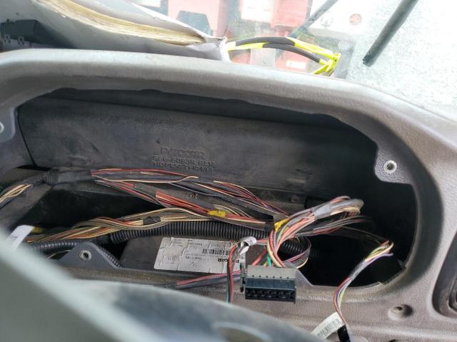 Peterbilt 320 Image 6