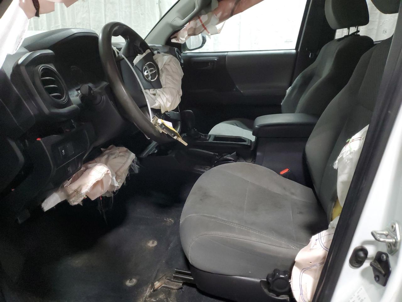 Toyota Tacoma Access Cab Image 10