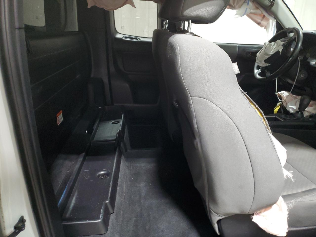 Toyota Tacoma Access Cab Image 13