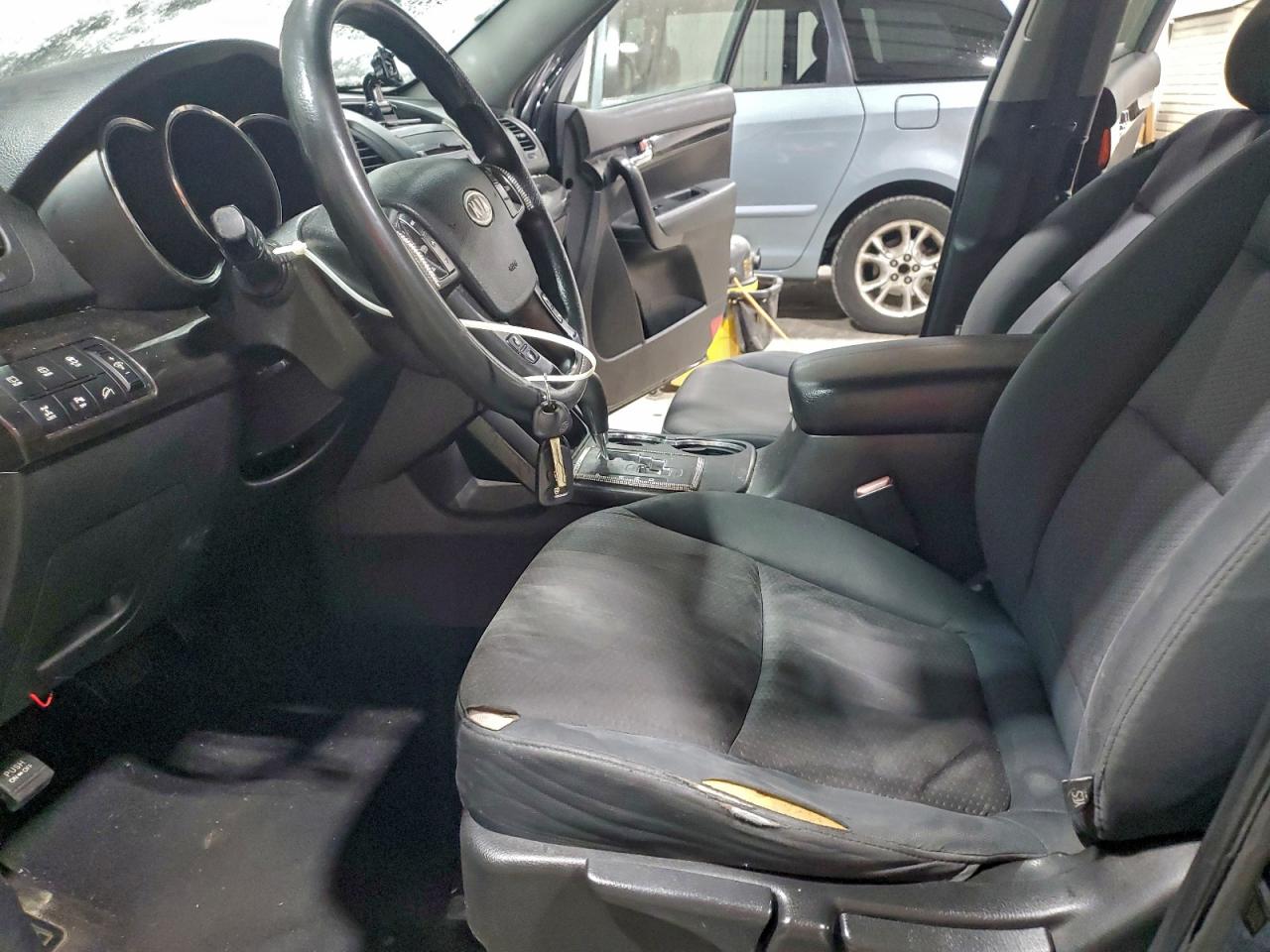 Kia Sorento Base Image 9