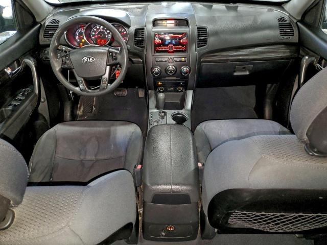 Kia Sorento Base Image 8