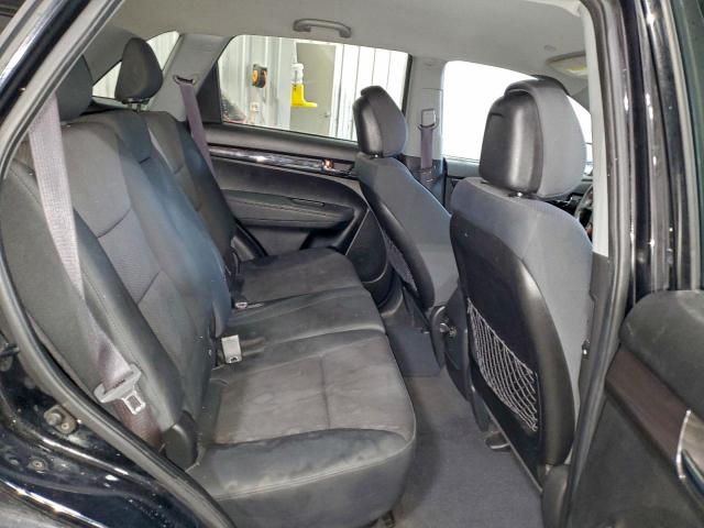 Kia Sorento Base Image 2