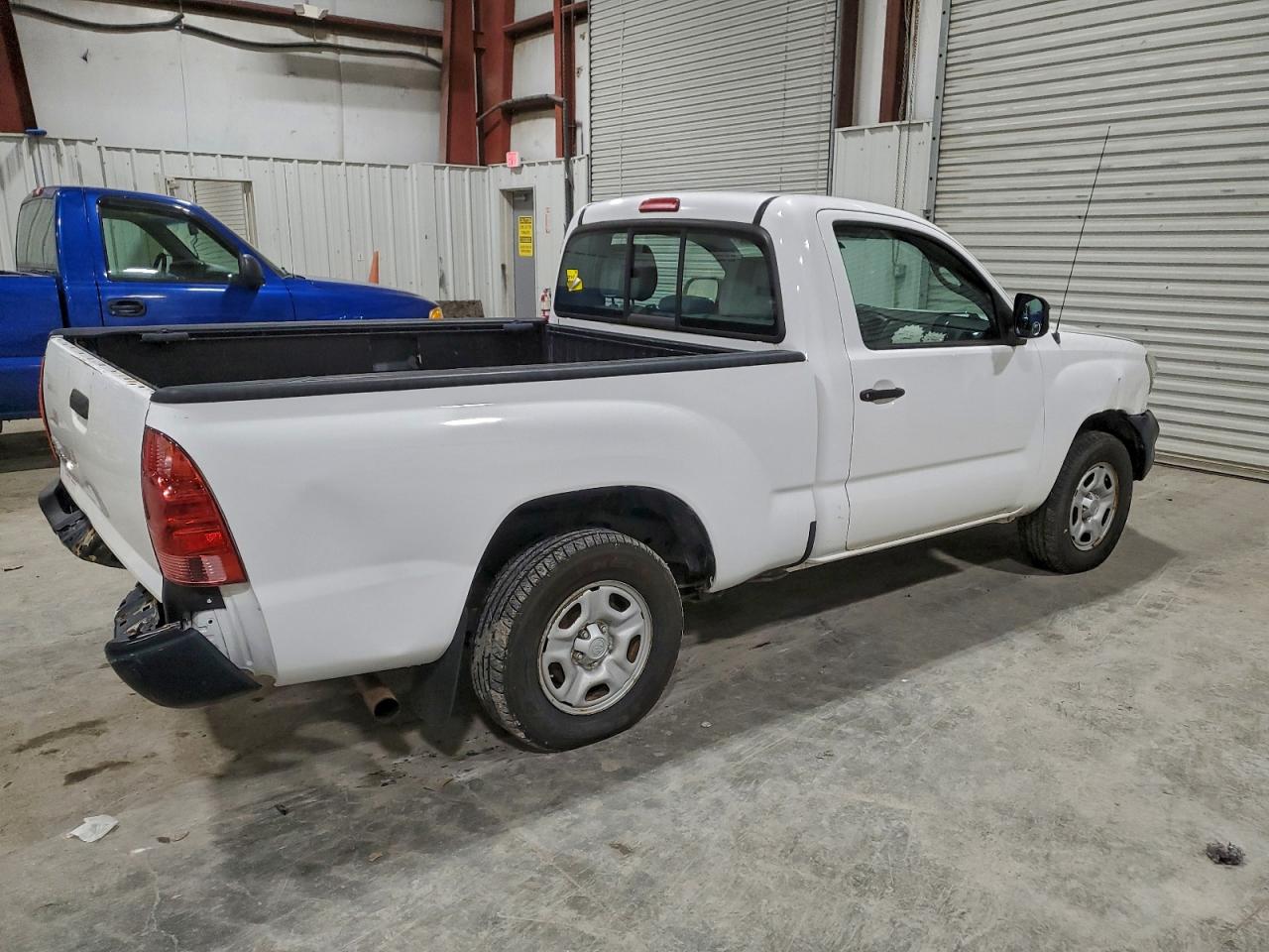 Toyota Tacoma Image 2