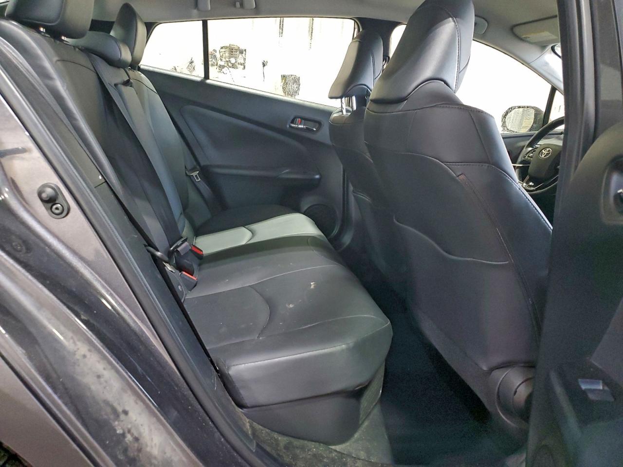 Toyota Prius Le Image 7