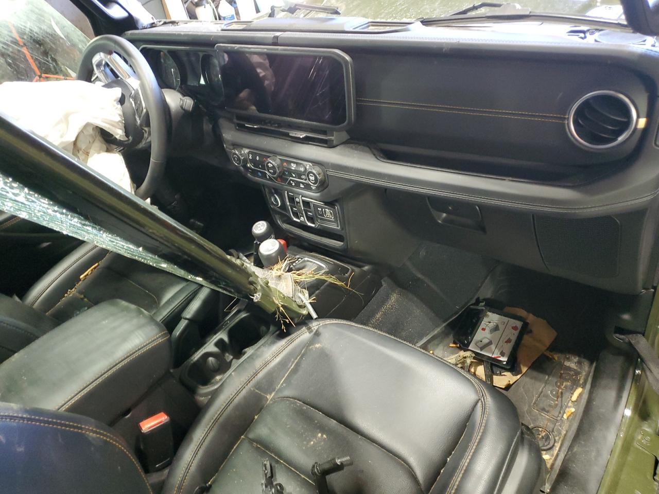 Jeep Wrangler Sahara 4xe Image 8