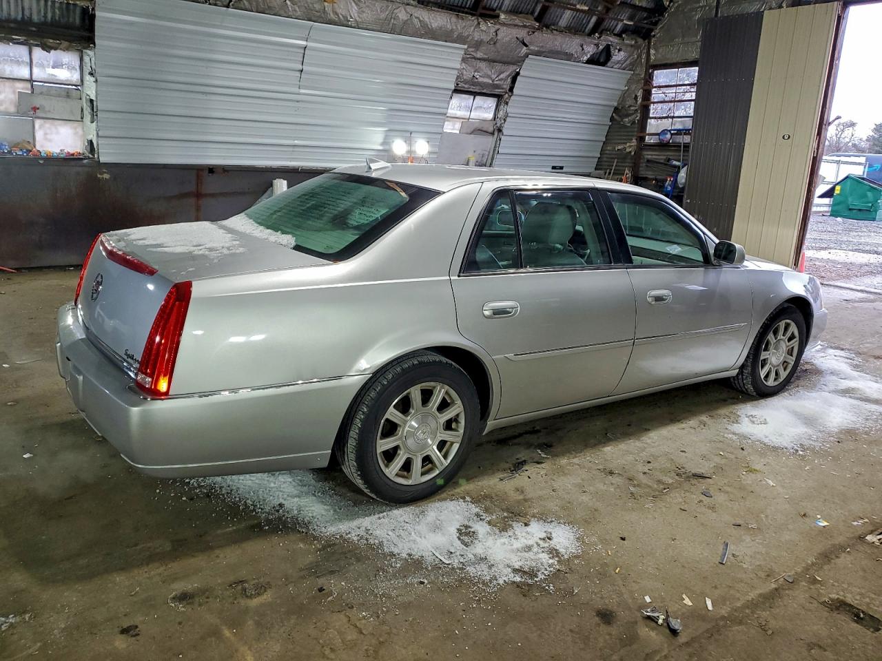 Cadillac DTS Image 7