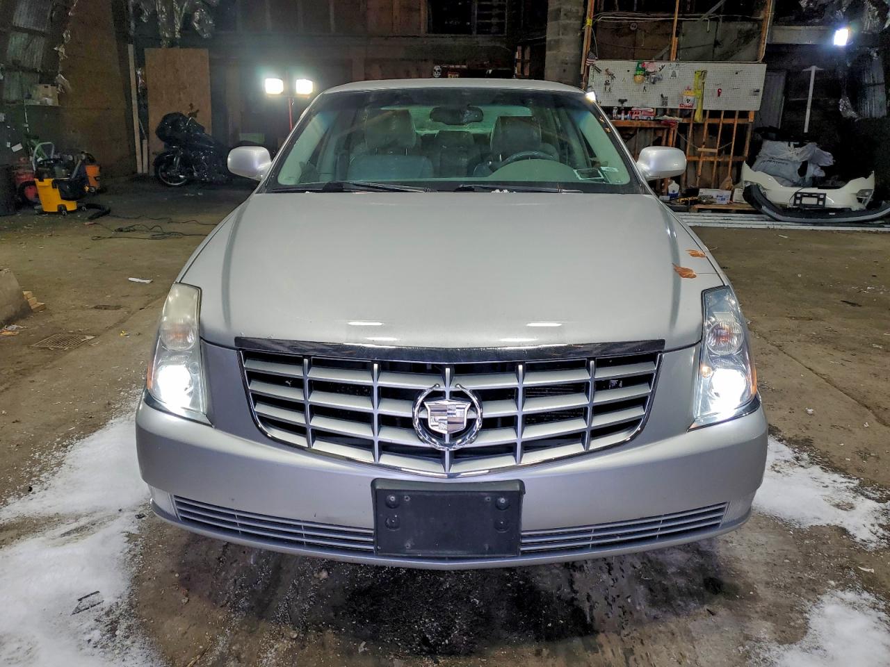 Cadillac DTS Image 5