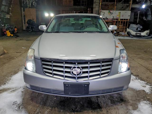 Cadillac DTS Image 5