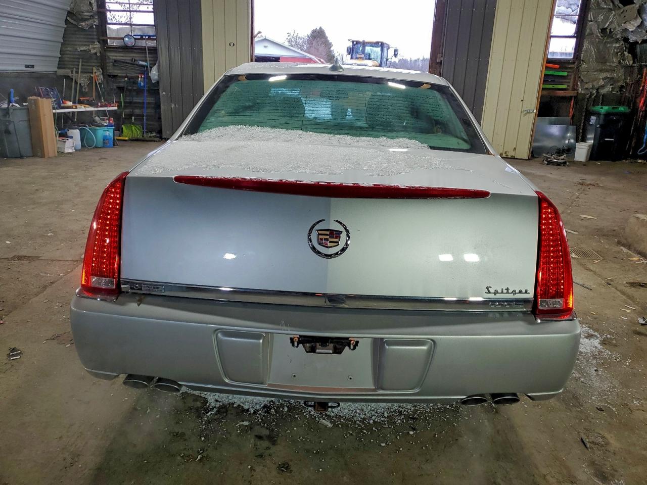Cadillac DTS Image 9