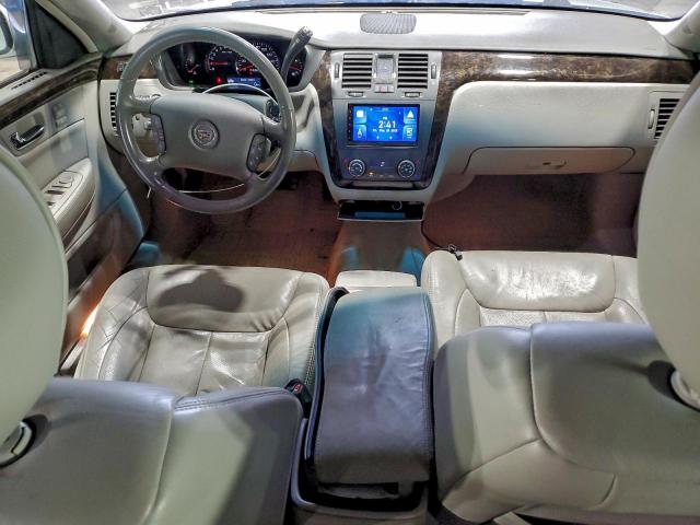 Cadillac DTS Image 3