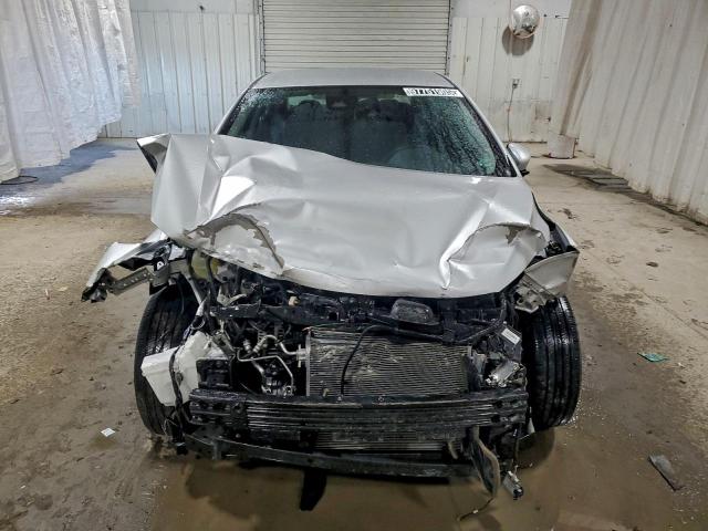 Nissan Versa Sv Image 4