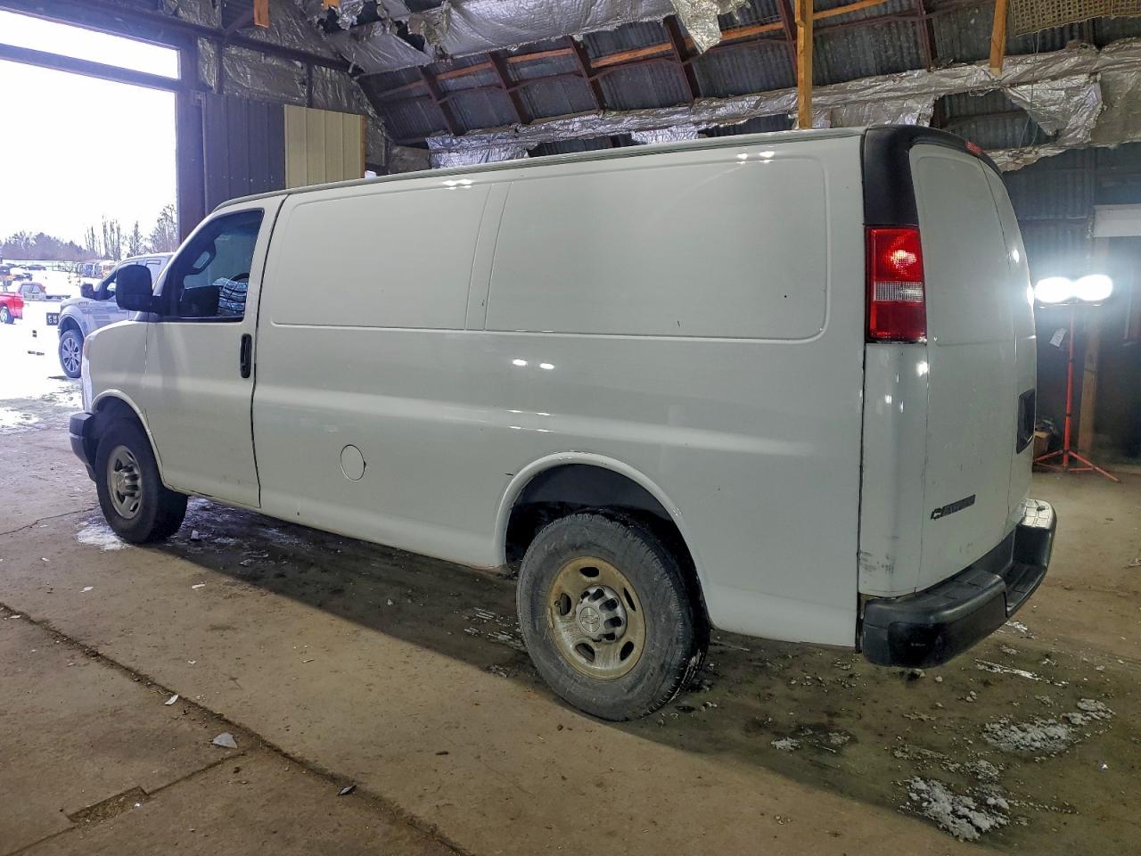 Chevrolet Express Image 7