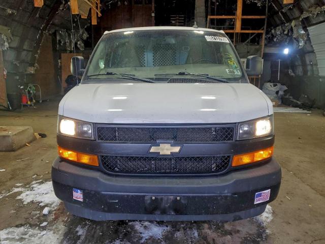 Chevrolet Express Image 2