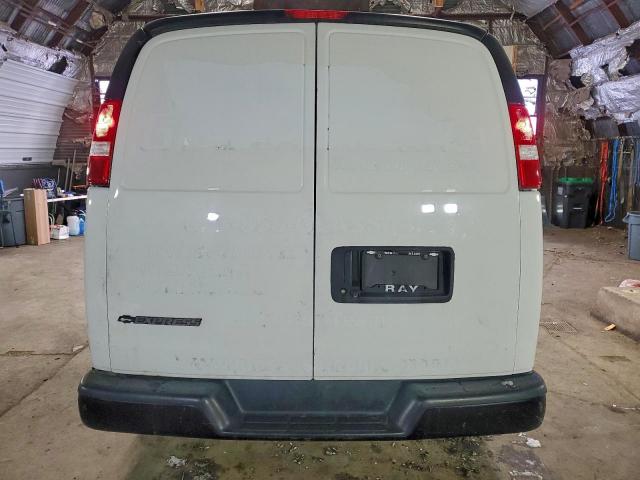 Chevrolet Express Image 5